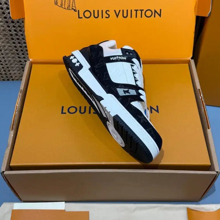 [BUNJANG] LV Clover Trainer Sneakers / LV 클래식 스니커즈, 클로버 트레이너 시리즈