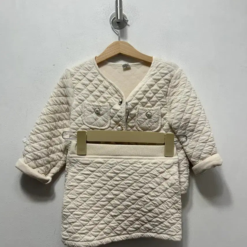 [BUNJANG] Merrygoround Ivory Quilted Jacket & Skirt Set (Kids 100) / 메리고라운드  아이보리 퀼팅 자켓 스커트 세트 키즈 100사이즈