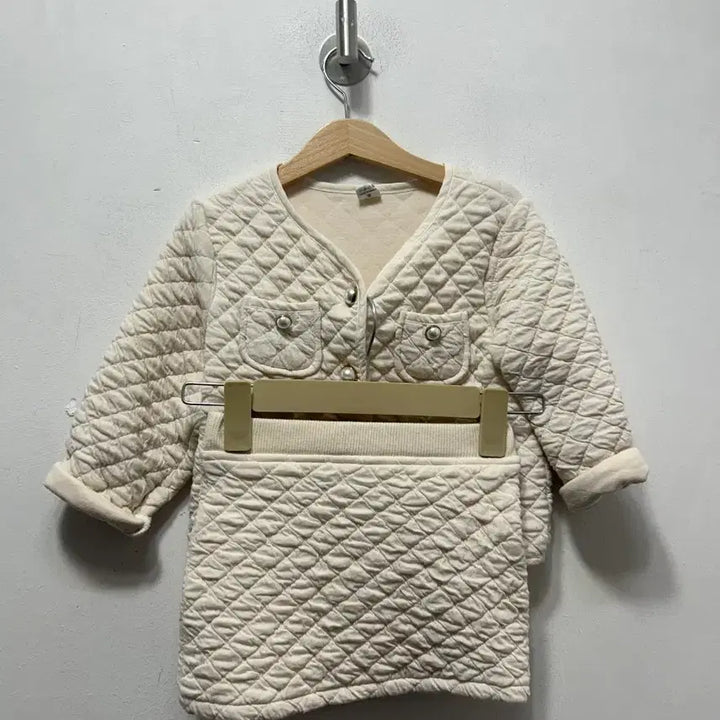 [BUNJANG] Merrygoround Ivory Quilted Jacket & Skirt Set (Kids 100) / 메리고라운드  아이보리 퀼팅 자켓 스커트 세트 키즈 100사이즈