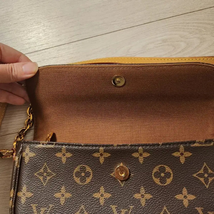[BUNJANG] Louis Vuitton Ivy Crossbody Bag / 루이비통 아이비
