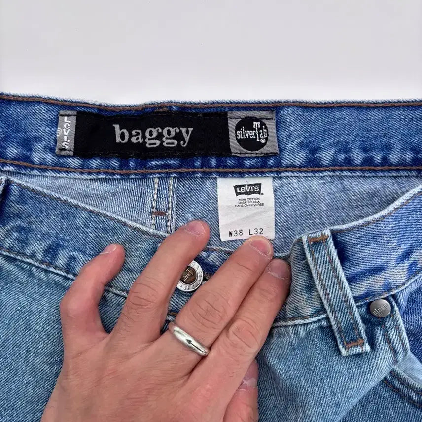 [BUNJANG] Levi's Silver Tab Baggy Jeans / 90s 리바이스 실버탭 배기진 연청