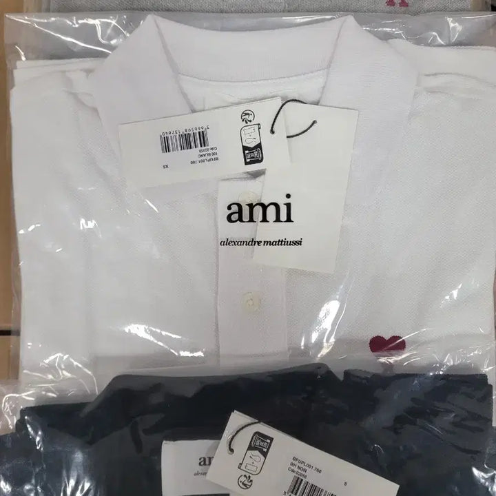 [BUNJANG] AMI Small Heart Short Sleeve Polo Shirt / 아미 스몰 하트 반팔 폴로티 (화이트/그레이)