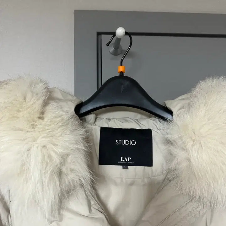 [BUNJANG] LAP STUDIO Fox Fur Belted Short Down Jacket / LAP STUDIO 폭스퍼 벨티드 숏패딩 아이보리