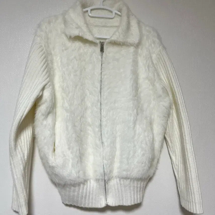 [BUNJANG] White Fur Knit Zip Up Cardigan / 화이트 퍼 니트 집업 가디건