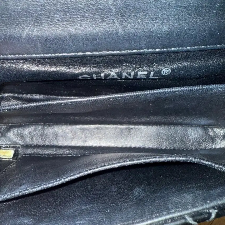 [BUNJANG] Chanel Extra Mini Enamel Patent Crossbody Bag / 정품 샤넬 엑스트라 미니 에나멜 페이던트 은장 크로스백 가방