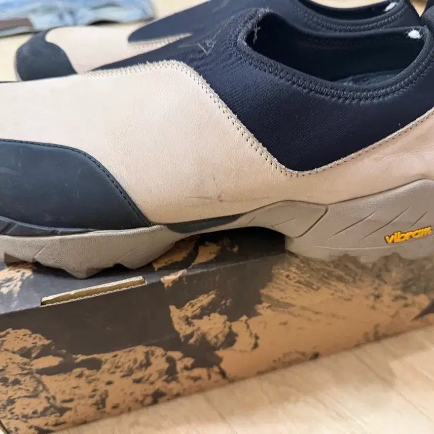 [BUNJANG] Loa Slip-on 280 (43) / 로아 슬립온 280 (43사이즈)