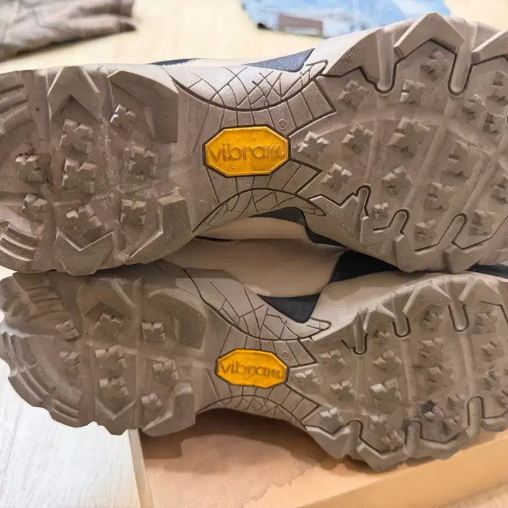 [BUNJANG] Loa Slip-on 280 (43) / 로아 슬립온 280 (43사이즈)