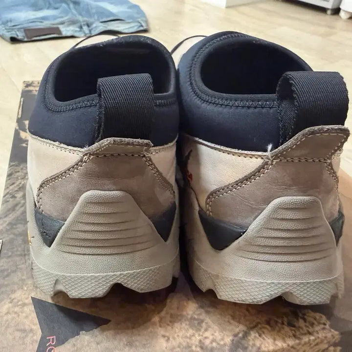 [BUNJANG] Loa Slip-on 280 (43) / 로아 슬립온 280 (43사이즈)