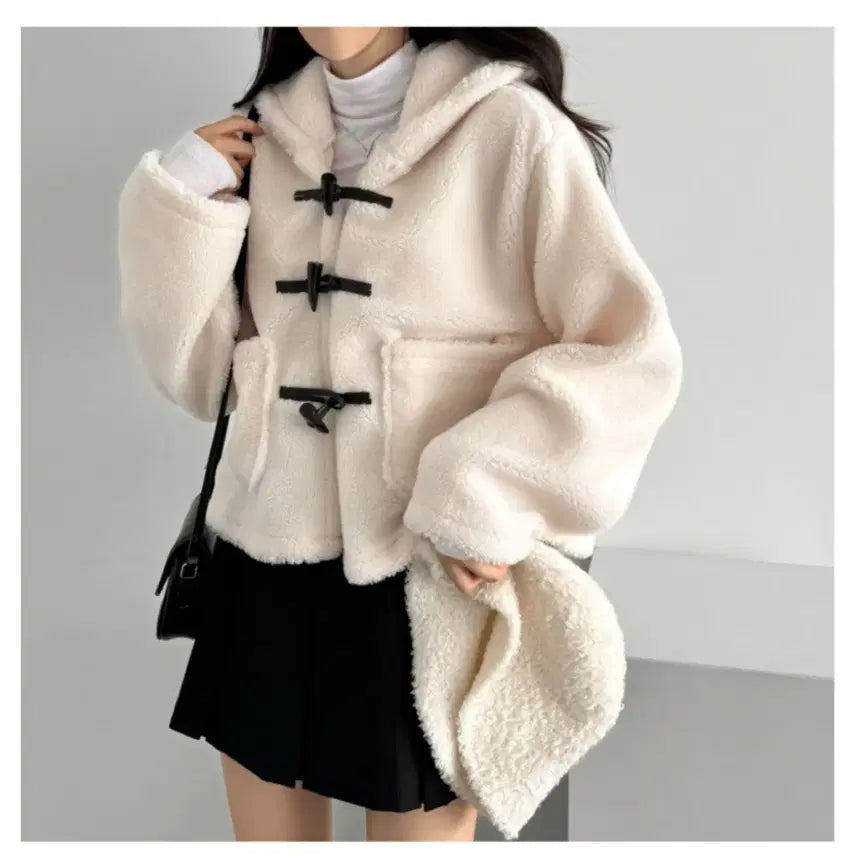 [BUNJANG] Puggle Mink Toggle Short Jacket / 뽀글 밍크 떡볶이 숏자켓