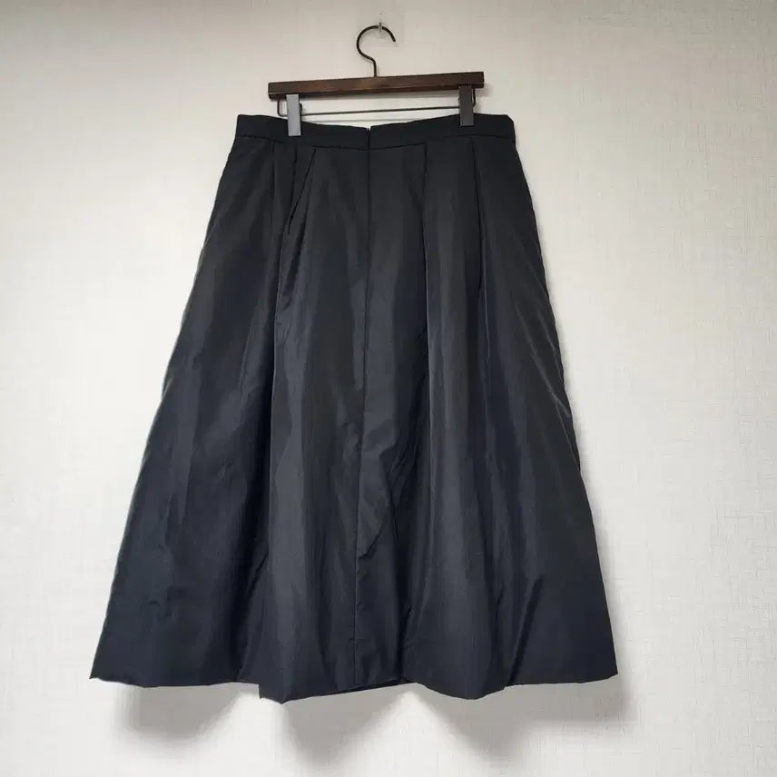 [BUNJANG] Black Flare Long Padded Skirt (Size L) / 셀럽샵 에디션 블랙 플레어 롱 패딩 스커트 L