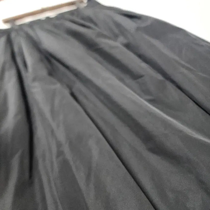 [BUNJANG] Black Flare Long Padded Skirt (Size L) / 셀럽샵 에디션 블랙 플레어 롱 패딩 스커트 L