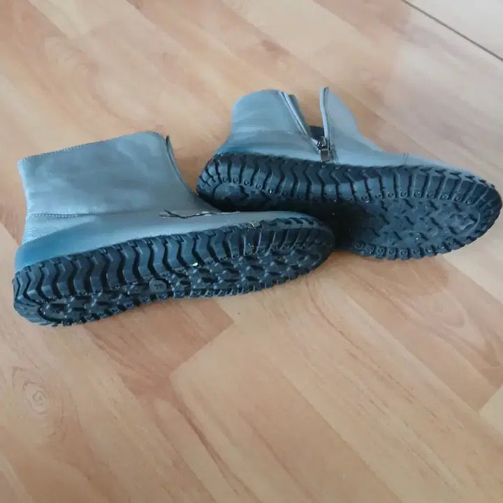 [BUNJANG] Embroidered Ankle Boots (Size 235) / 꽃 자수 앵클 부츠  235