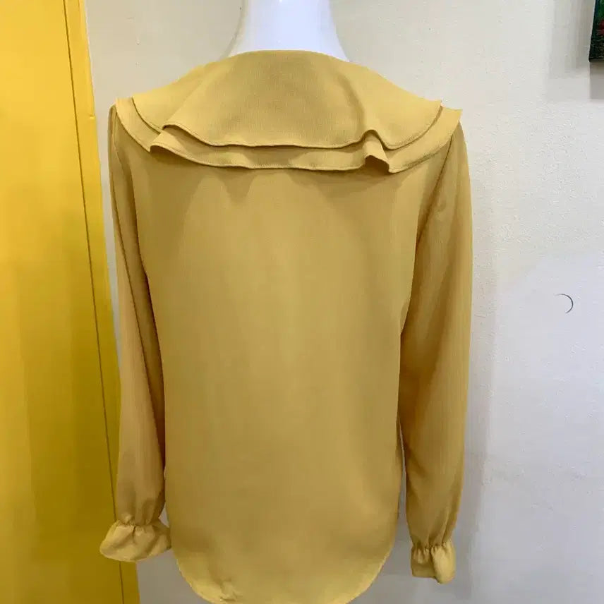 [SOLD OUT] 로엠/옐로우 프릴 블라우스 진주버튼 단추