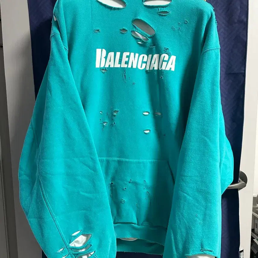[SOLD OUT] 발렌시아가 디스트로이드 후드 민트