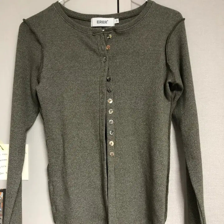 [BUNJANG] ErEr Button-Detail Tee / 에르에르 Button-Detail Tee