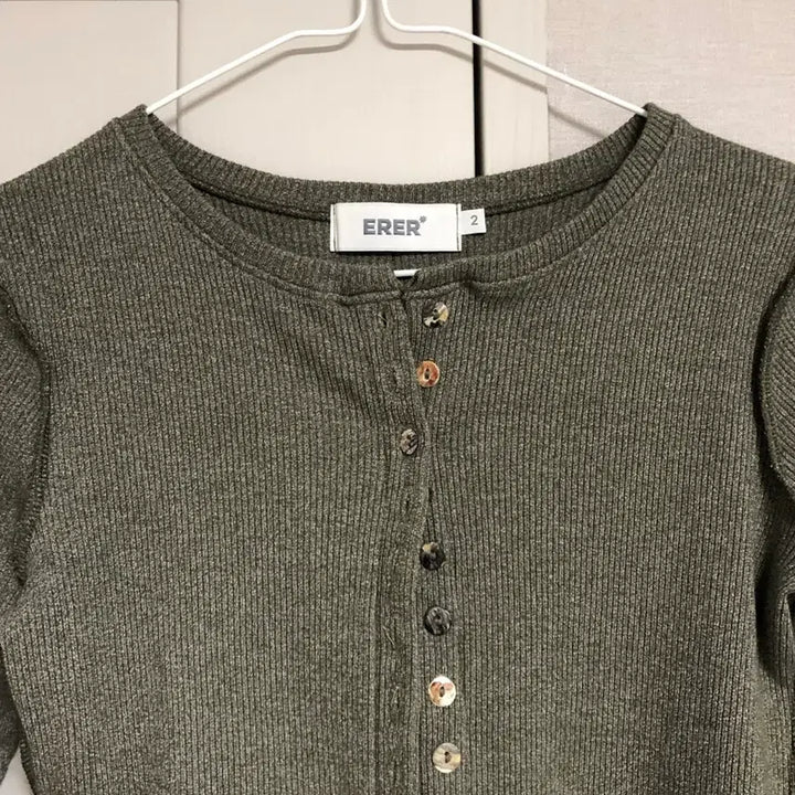 [BUNJANG] ErEr Button-Detail Tee / 에르에르 Button-Detail Tee