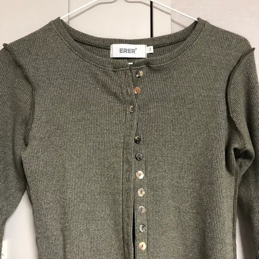 [BUNJANG] ErEr Button-Detail Tee / 에르에르 Button-Detail Tee