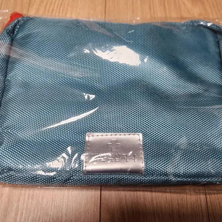 [BUNJANG] Red Cross Donation Hygiene Kit Bag / 미개봉) 적십자 헌혈 세면도구 파란색 가방 1개 판매합니다.