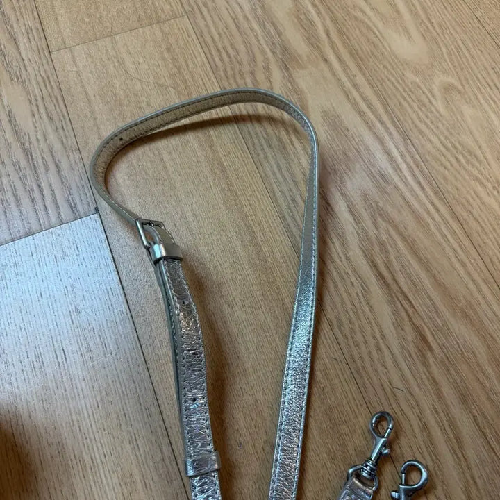 [SOLD OUT] 마지셔우드 소가죽 원통 미니백 숄더백 가방 실버