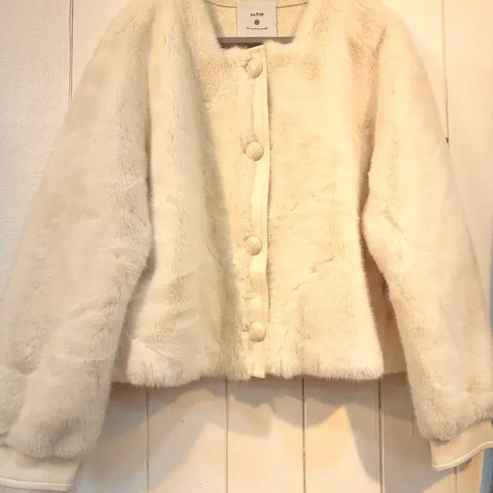 [BUNJANG] Satin Ivory Fur Jacket / SATIN 아이보리 퍼 자켓