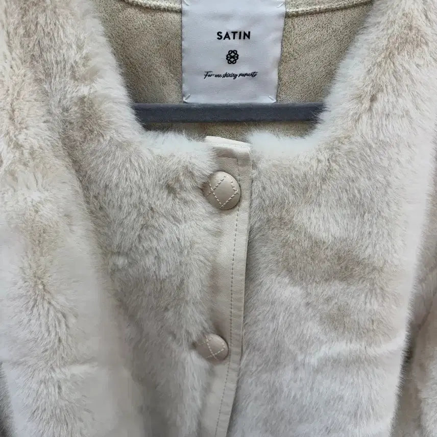 [BUNJANG] Satin Ivory Fur Jacket / SATIN 아이보리 퍼 자켓