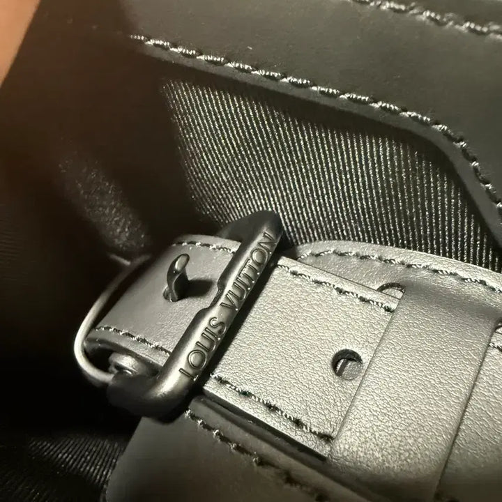 [BUNJANG] Louis Vuitton Sac Plat Toron Black Handbag / 루이비통 삭플라 토뤼옹 블랙 새상품급