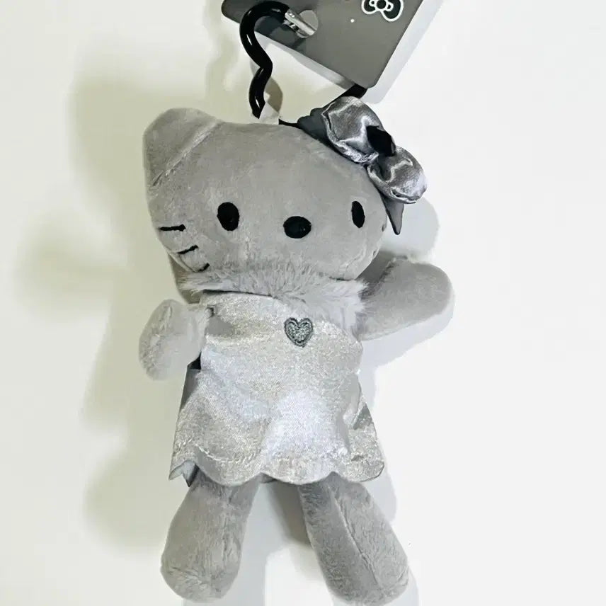 [BUNJANG] Kitty Silver Dress Doll Keyring / (새상품) 실버 슬립 키티 인형 키링