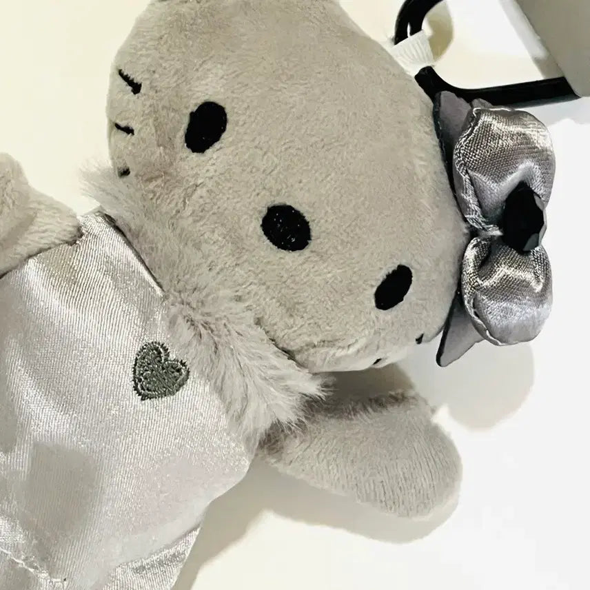 [BUNJANG] Kitty Silver Dress Doll Keyring / (새상품) 실버 슬립 키티 인형 키링