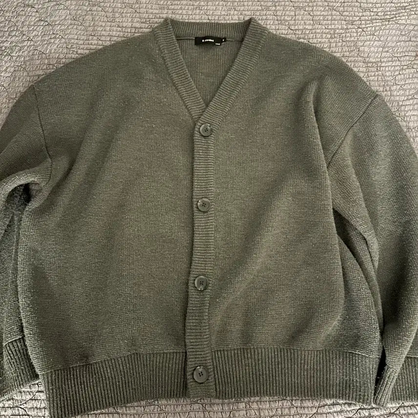 [BUNJANG] Breind Homme Khaki V-Neck Cardigan / 브렌드옴므 카키색 브이넥 가디건