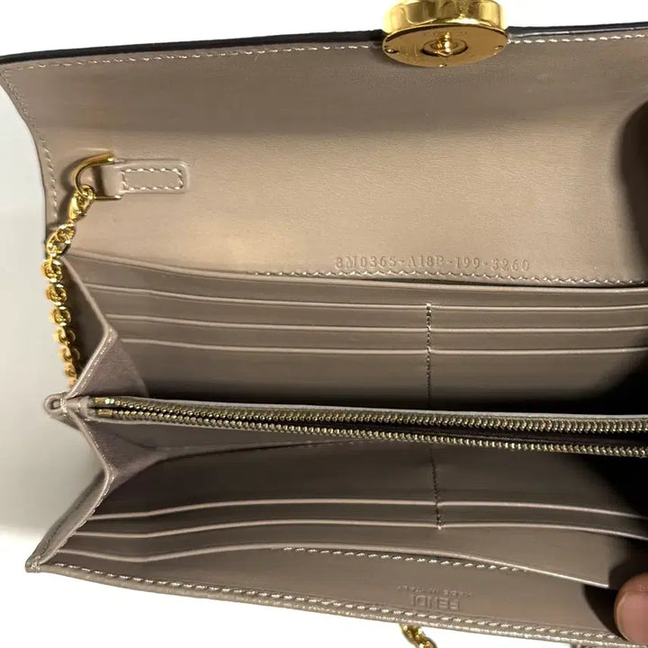 [BUNJANG] Fendi Kan I WOC Chain Crossbody Bag / [ 정품 ] 펜디 캔아이 WOC 체인백 크로스백