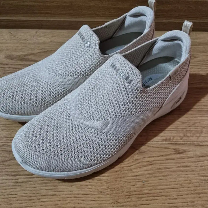 [BUNJANG] Skechers Arch Fit Refine / (새상품) 235 / 스케쳐스 아치핏 리파인