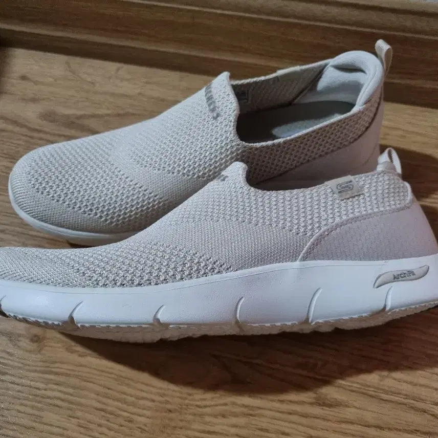 [BUNJANG] Skechers Arch Fit Refine / (새상품) 235 / 스케쳐스 아치핏 리파인