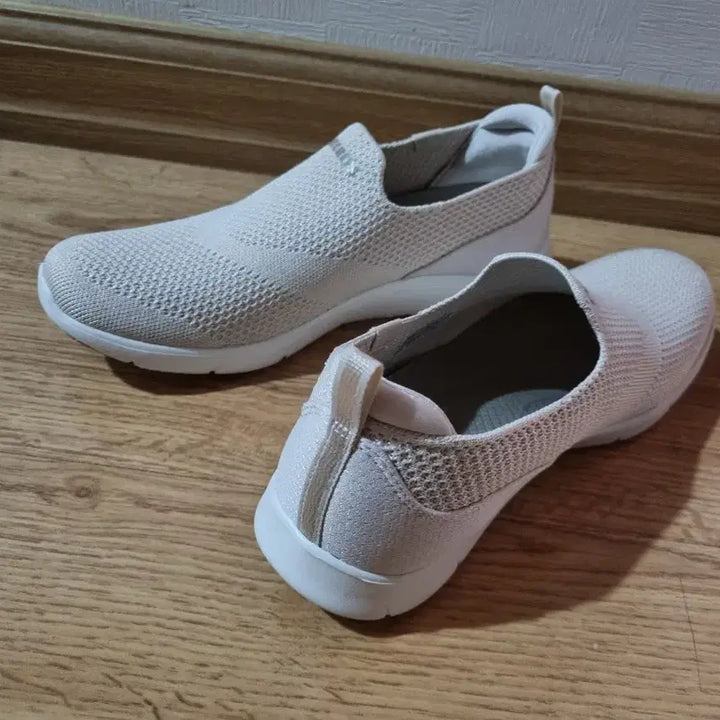 [BUNJANG] Skechers Arch Fit Refine / (새상품) 235 / 스케쳐스 아치핏 리파인