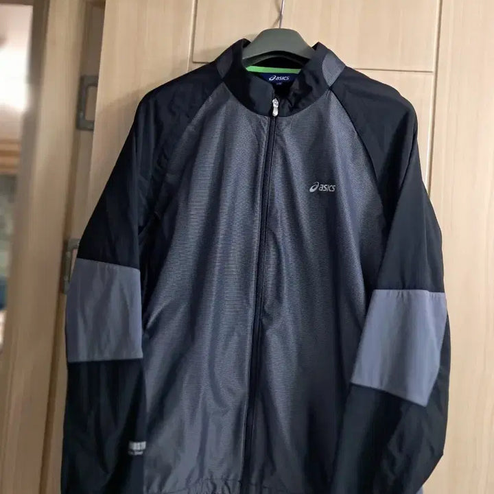 [BUNJANG] Asics Windbreaker Jacket / 아식스 바람막이 블랙/그레이