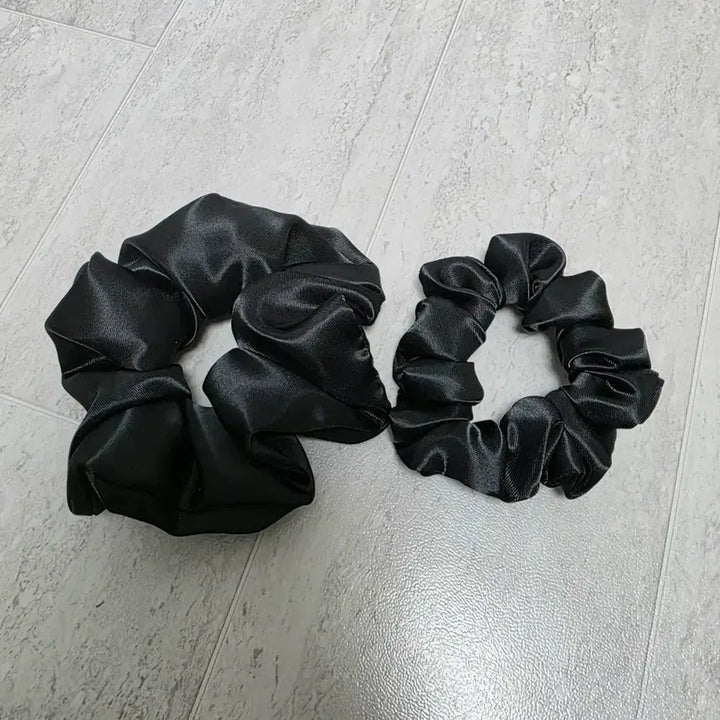 [BUNJANG] Satin Scrunchie (L) / 새틴 블랙 스크런치 곱창끈_(L)대
