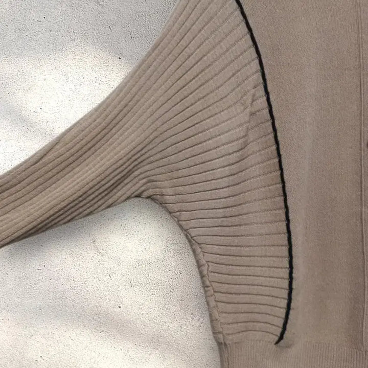 [BUNJANG] Basic Beige Slim Fit Knit Top / 가오리 날씬 니트