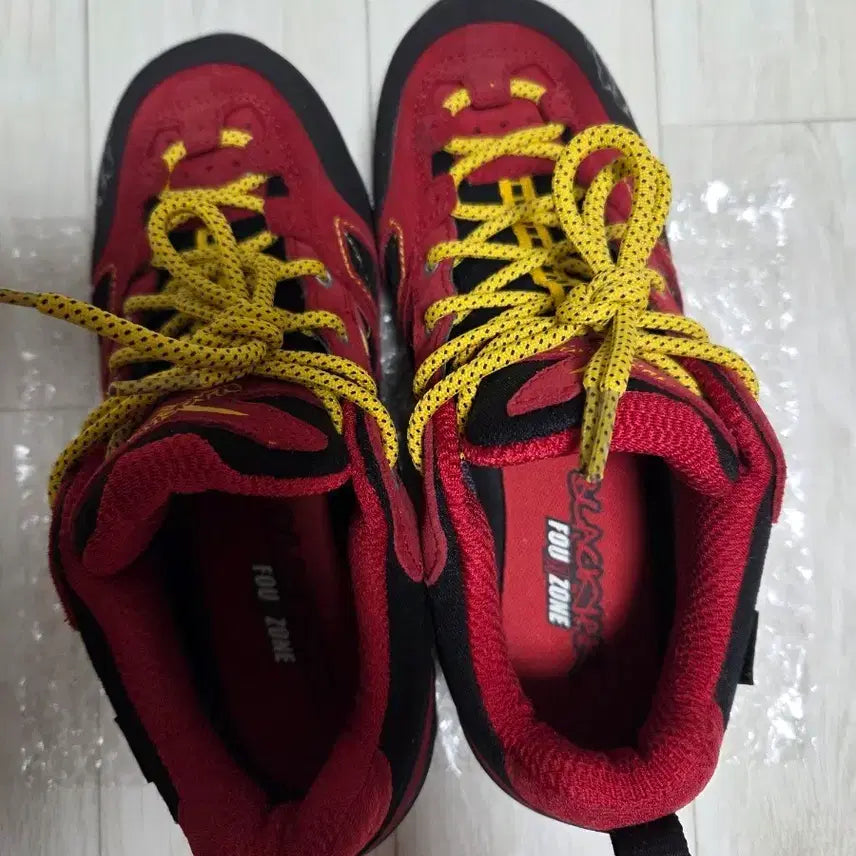 [SOLD OUT] 블랙야 레드/블랙 등산화 운동화
