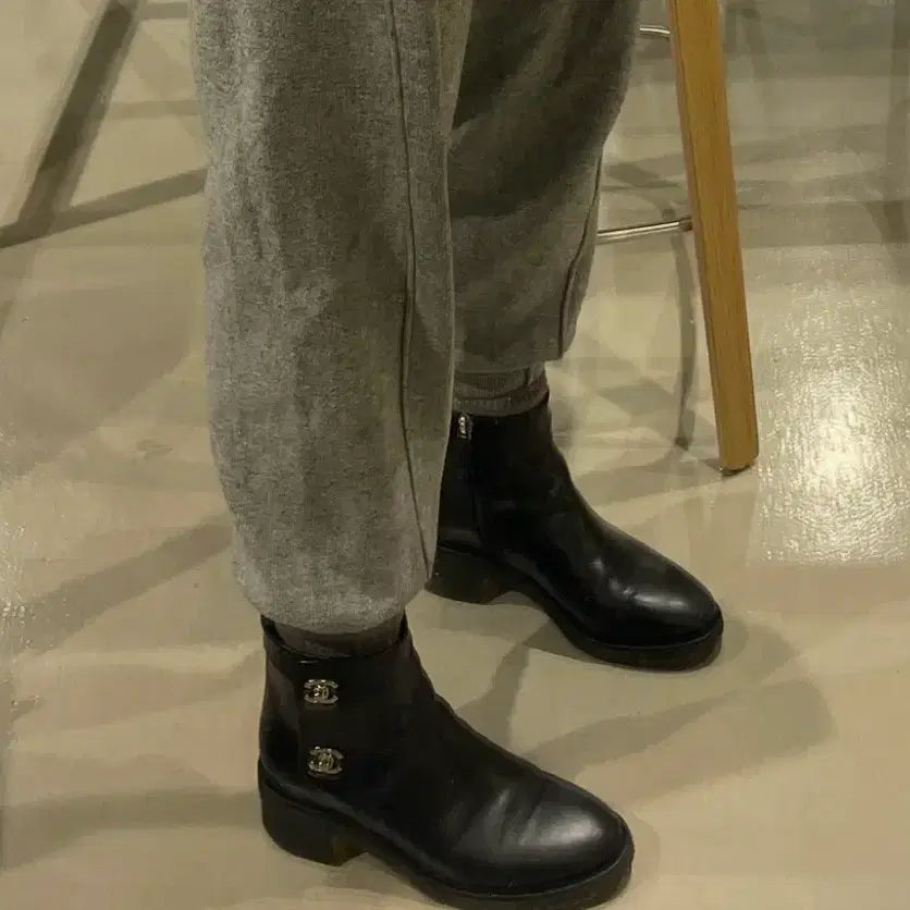 [BUNJANG] Chanel CC Logo Black Ankle Boots / 샤넬 CC 로고 블랙 앵클 부츠