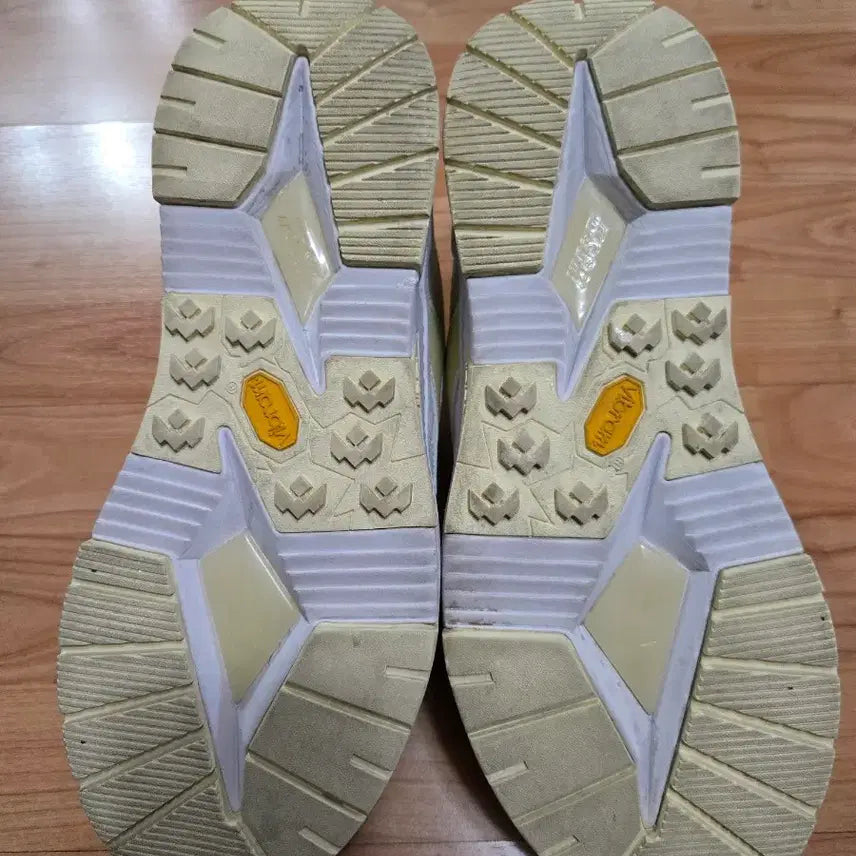 [BUNJANG] MSGM White Sneakers (Men's 270) / 아주 깨끗한 이태리 MSGM 화이트 남자용 스니커즈 265