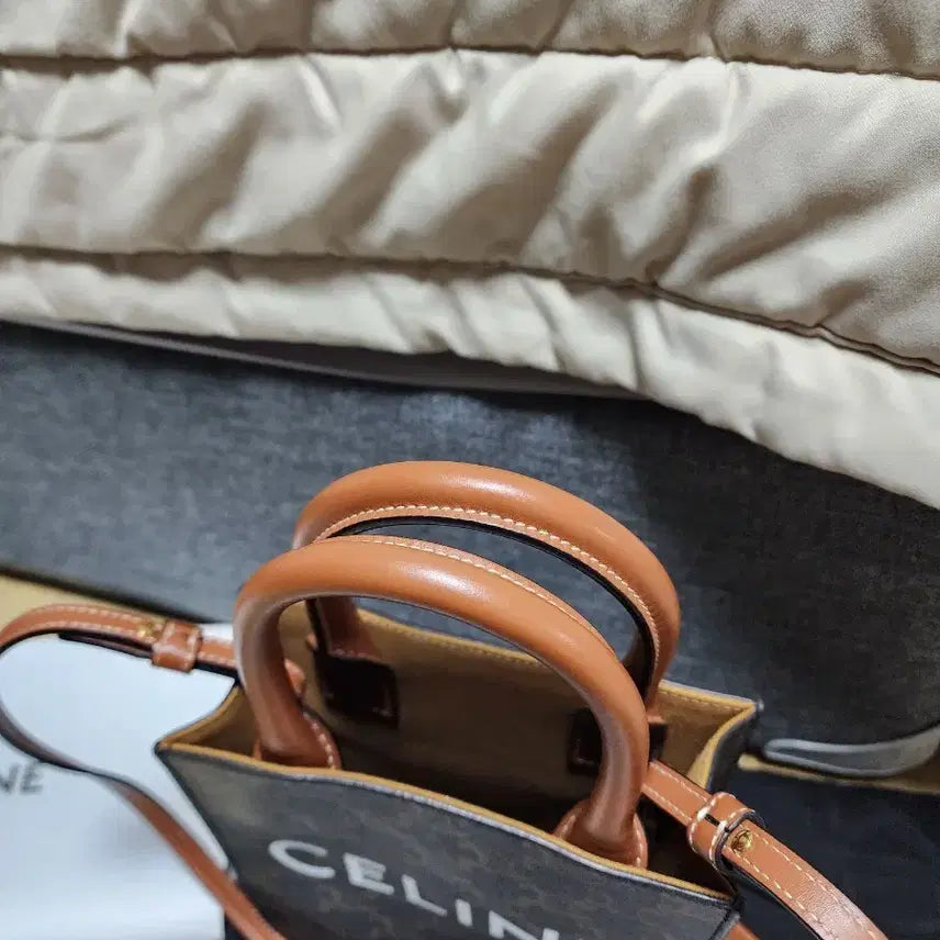 [BUNJANG] Celine Triomphe Mini Vertical Cabas Tote Bag / 셀린느 트리오페 미니 버티컬 카바스 토트백