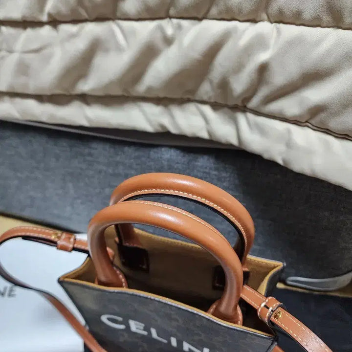 [BUNJANG] Celine Triomphe Mini Vertical Cabas Tote Bag / 셀린느 트리오페 미니 버티컬 카바스 토트백