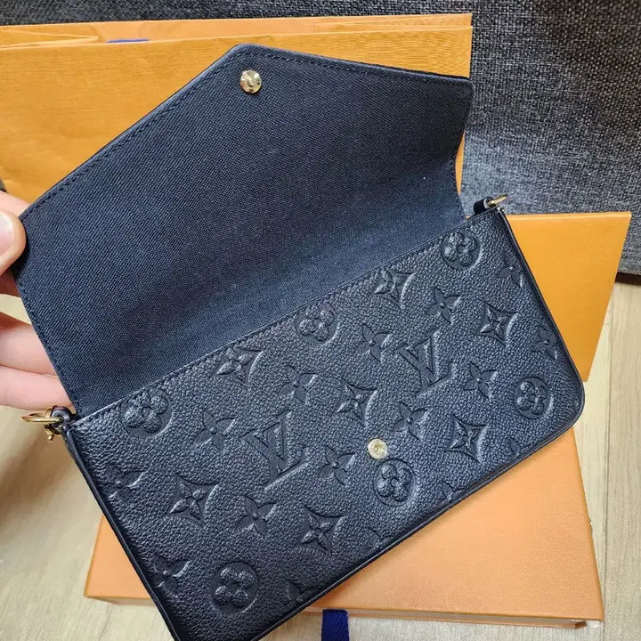 [BUNJANG] Louis Vuitton Empreinte Pochette Felicie / 루이비통 앙프렝뜨 포쉐트 펠리시