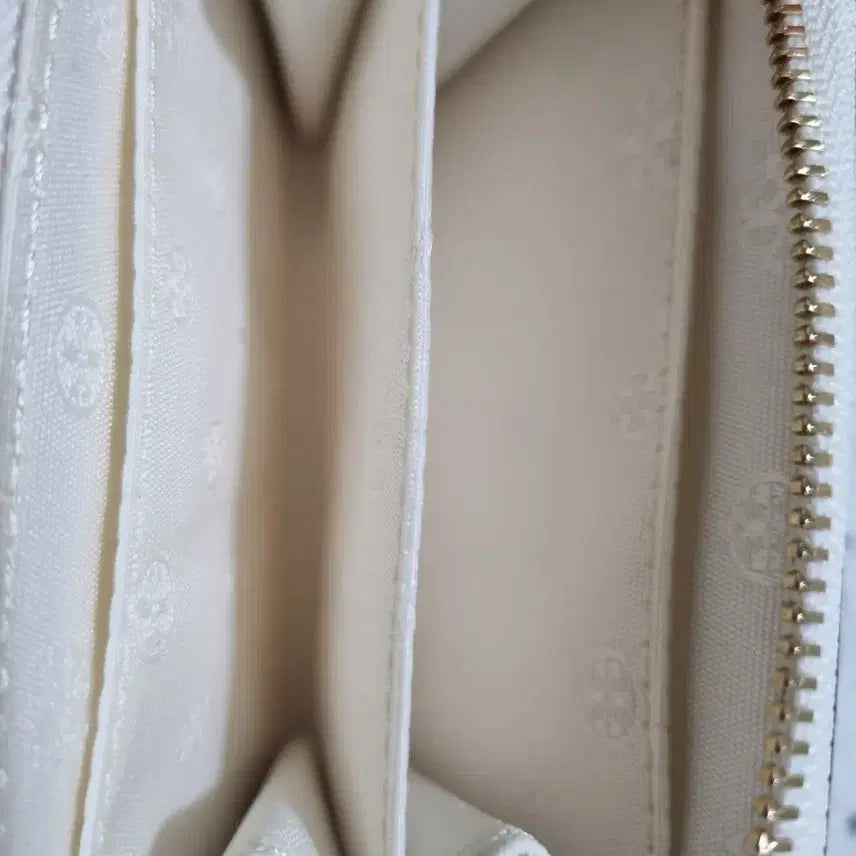 [BUNJANG] Tory Burch White Zipper Wallet / (미사용) 토리버치 화이트 지퍼 반지갑