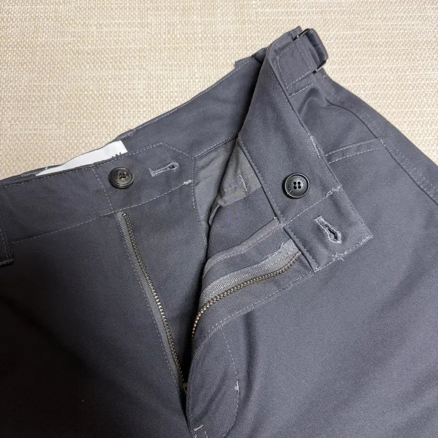 [BUNJANG] [BeSlow x Derek] Cotton Twill Cargo Pants (Charcoal) / [비슬로우X데릭]COTTON TWILL CARGO PANTS / 차콜