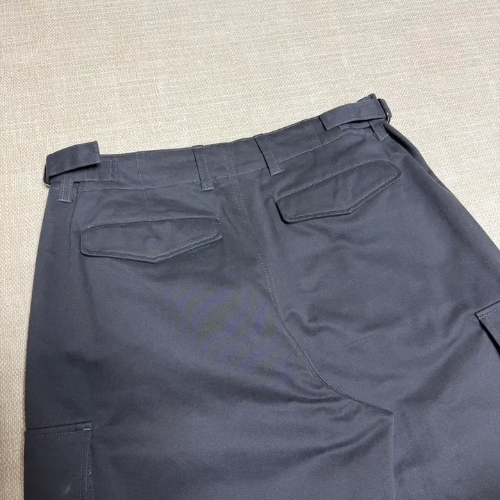 [BUNJANG] [BeSlow x Derek] Cotton Twill Cargo Pants (Charcoal) / [비슬로우X데릭]COTTON TWILL CARGO PANTS / 차콜