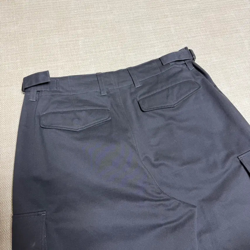 [BUNJANG] [BeSlow x Derek] Cotton Twill Cargo Pants (Charcoal) / [비슬로우X데릭]COTTON TWILL CARGO PANTS / 차콜