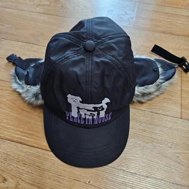 [BUNJANG] Vouff Dog House Trooper Hat / 바우프 도그 하우스 트루퍼햇 털모자 군밤모자