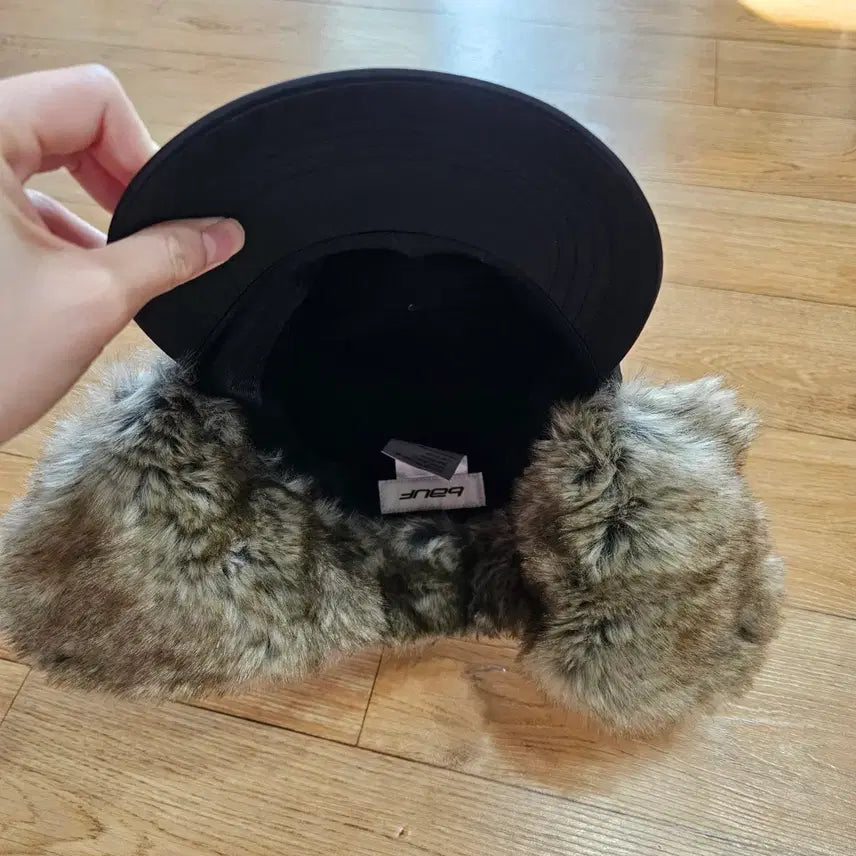 [BUNJANG] Vouff Dog House Trooper Hat / 바우프 도그 하우스 트루퍼햇 털모자 군밤모자