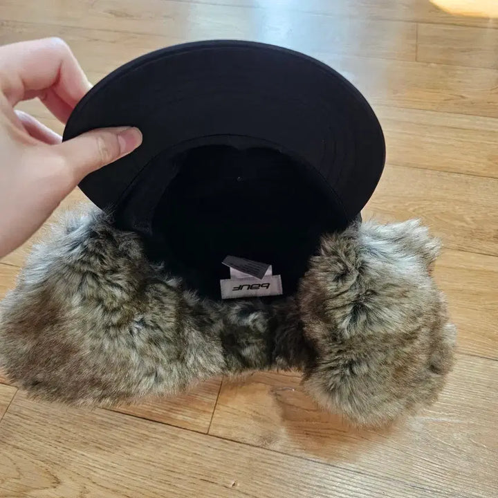 [BUNJANG] Vouff Dog House Trooper Hat / 바우프 도그 하우스 트루퍼햇 털모자 군밤모자