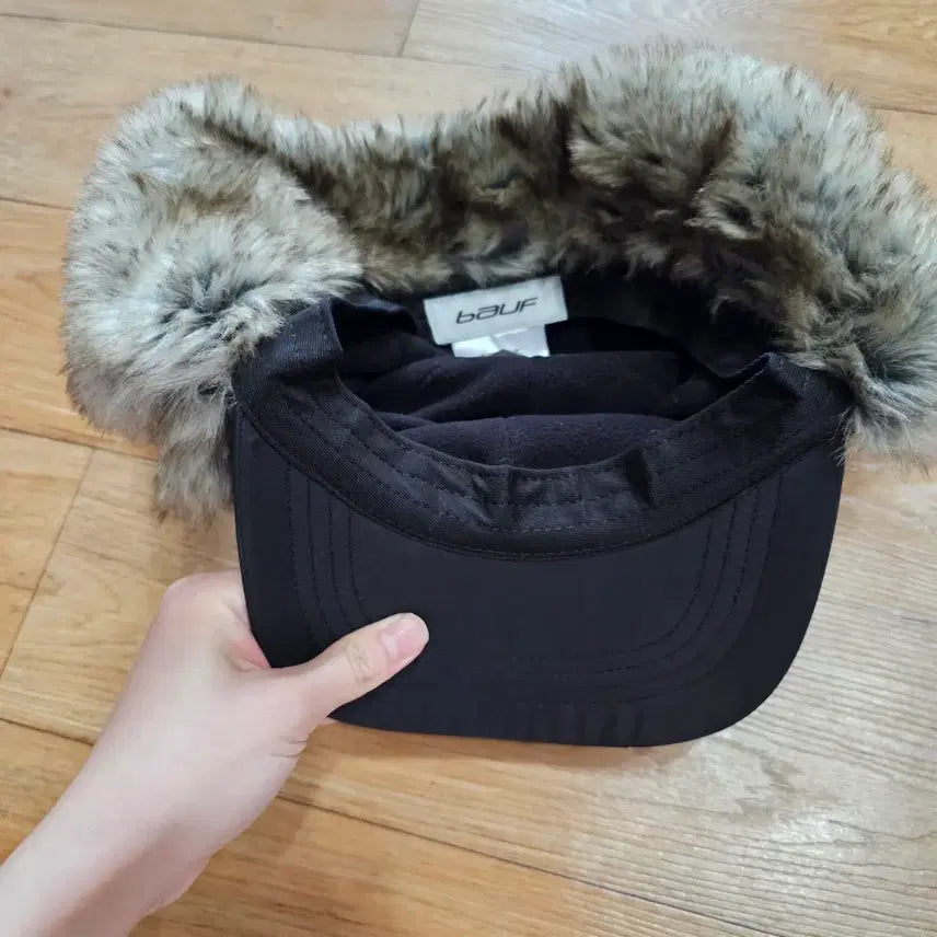 [BUNJANG] Vouff Dog House Trooper Hat / 바우프 도그 하우스 트루퍼햇 털모자 군밤모자